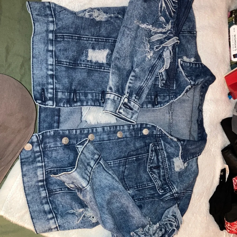 Jean jacket - Picture 1 of 4